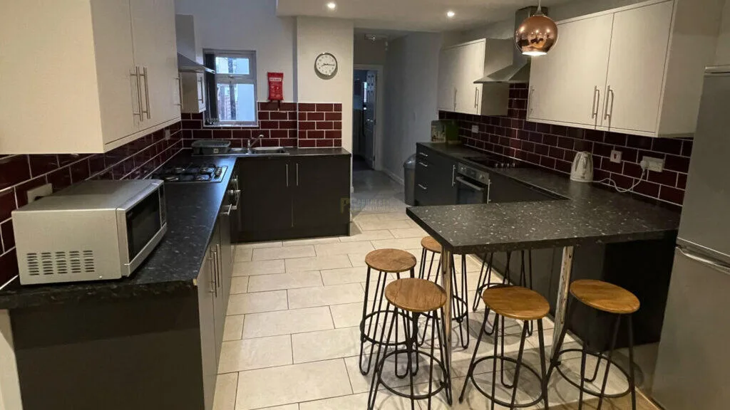 7 bedroom terraced house for rent
