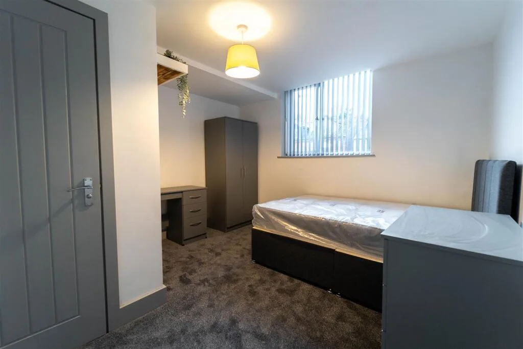 5 bedroom house for rent