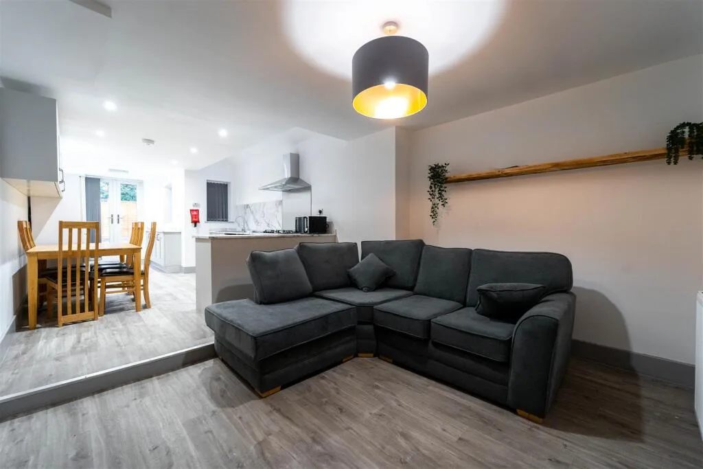 5 bedroom house for rent