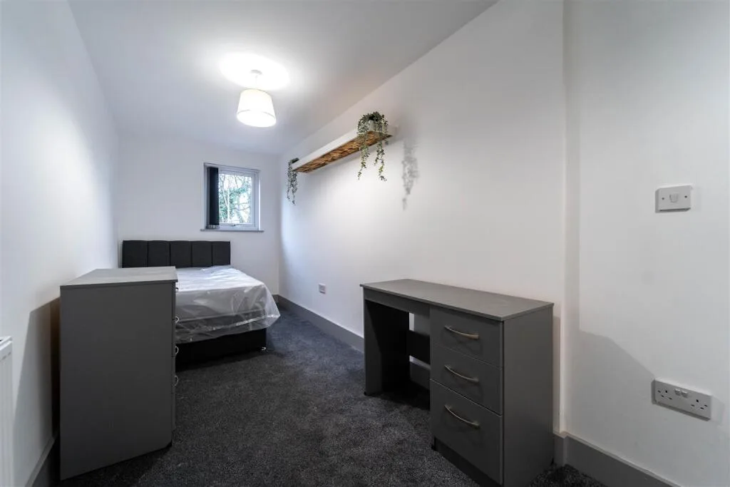 5 bedroom house for rent