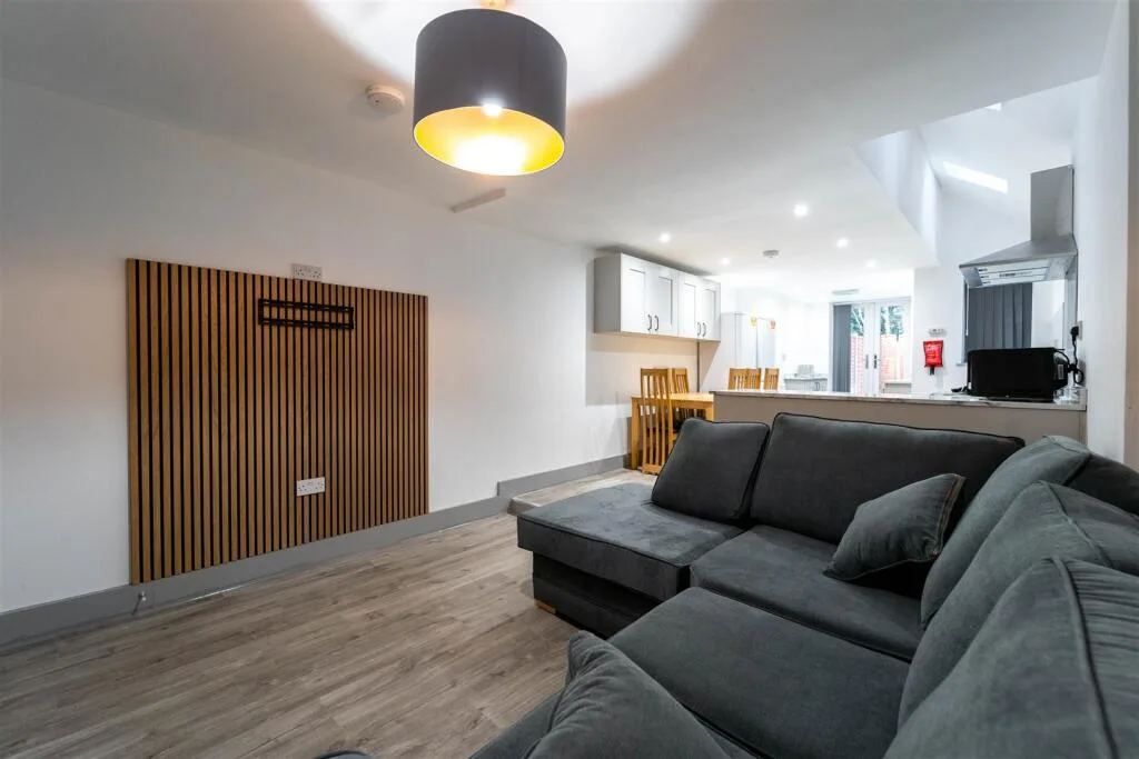 5 bedroom house for rent