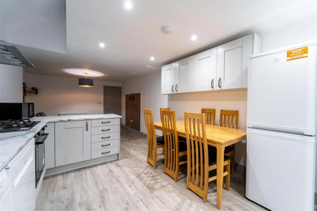 5 bedroom house for rent