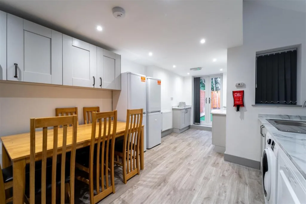 5 bedroom house for rent