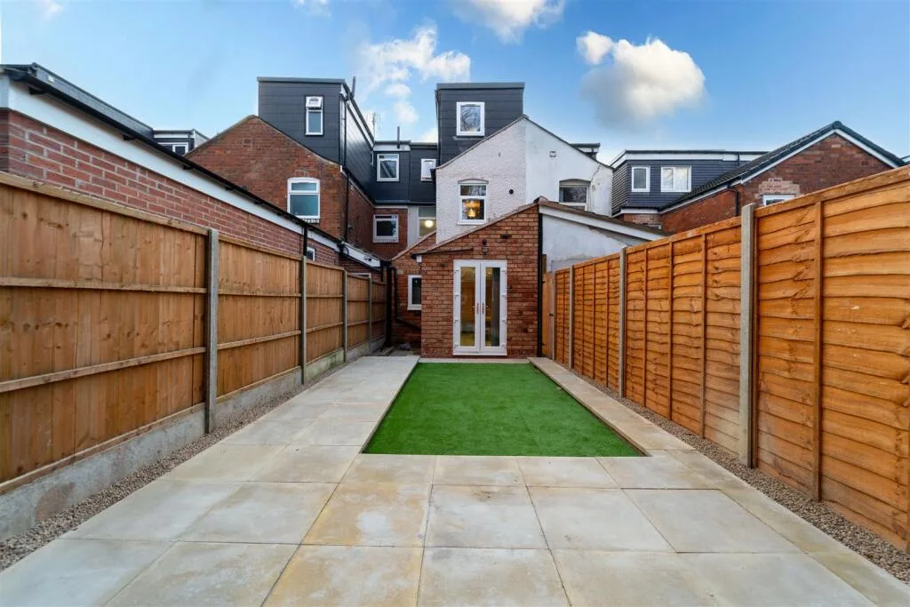 5 bedroom house for rent