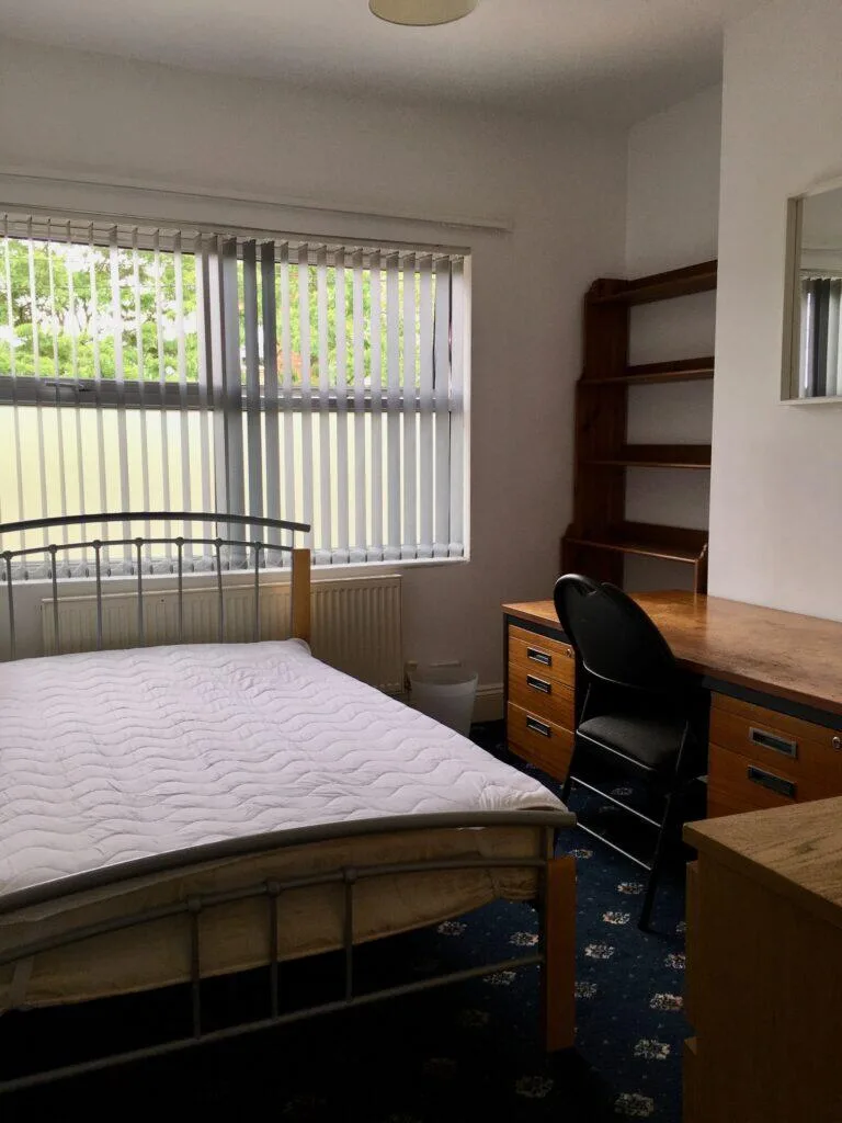 5 bedroom semi-detached house for rent