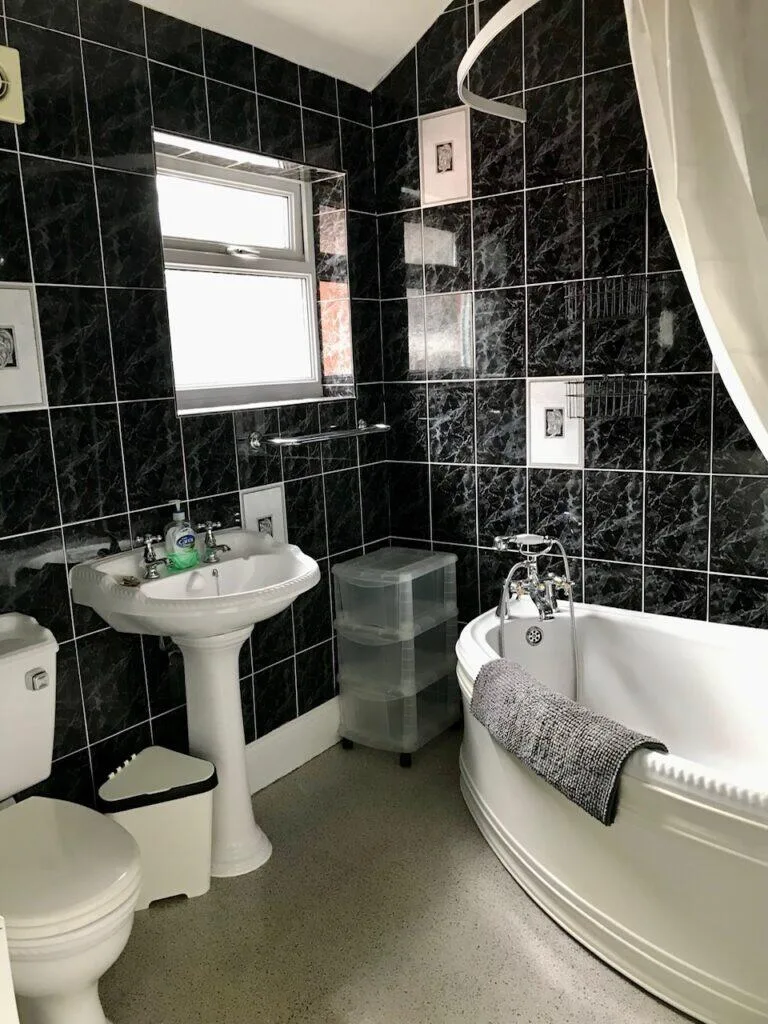 5 bedroom semi-detached house for rent