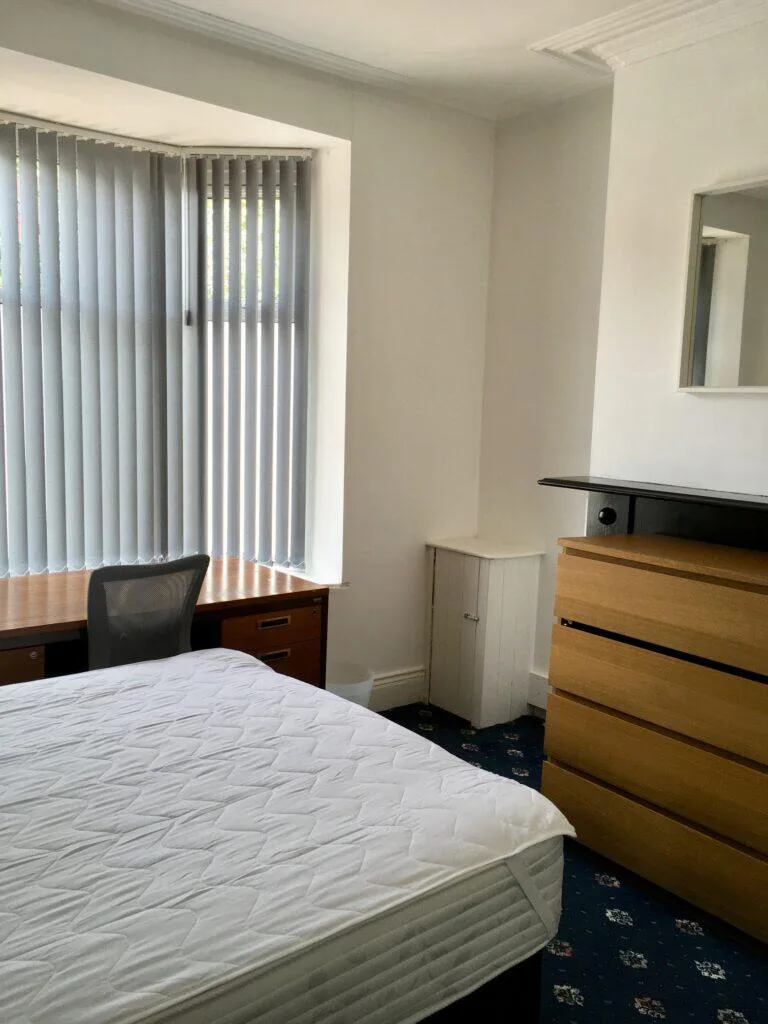 5 bedroom semi-detached house for rent