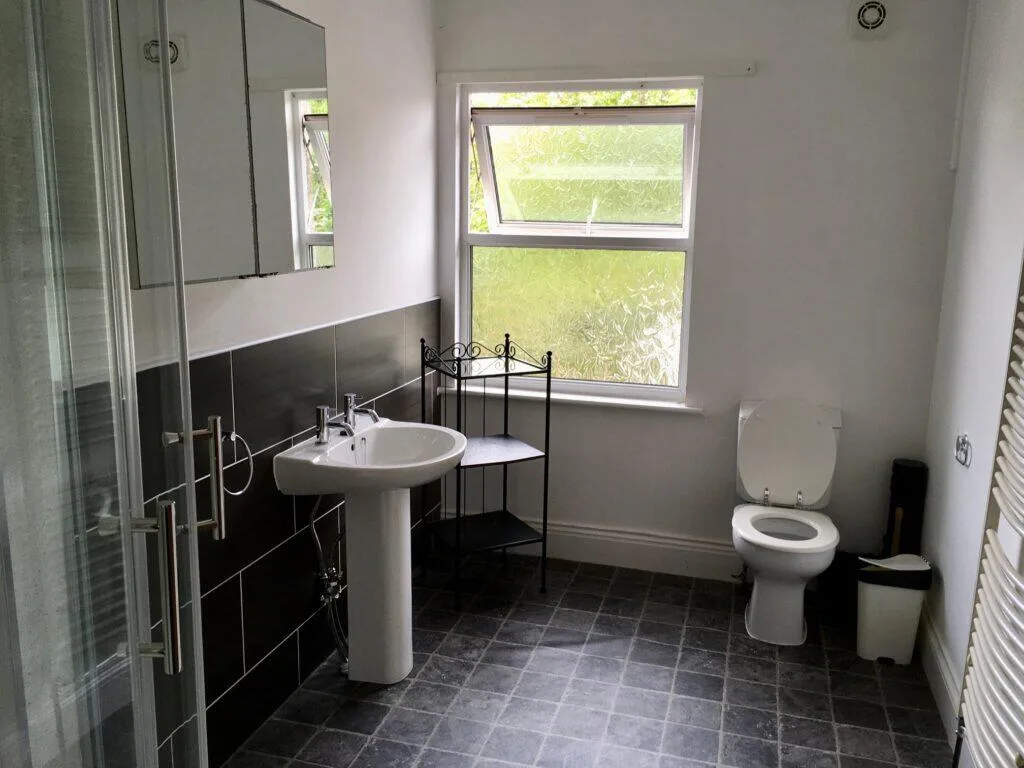5 bedroom semi-detached house for rent