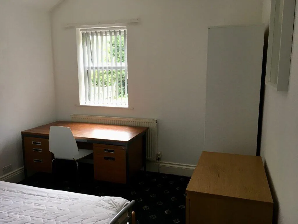 5 bedroom semi-detached house for rent