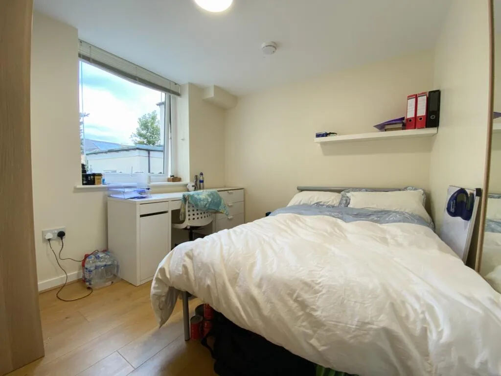 8 bedroom terraced house for rent