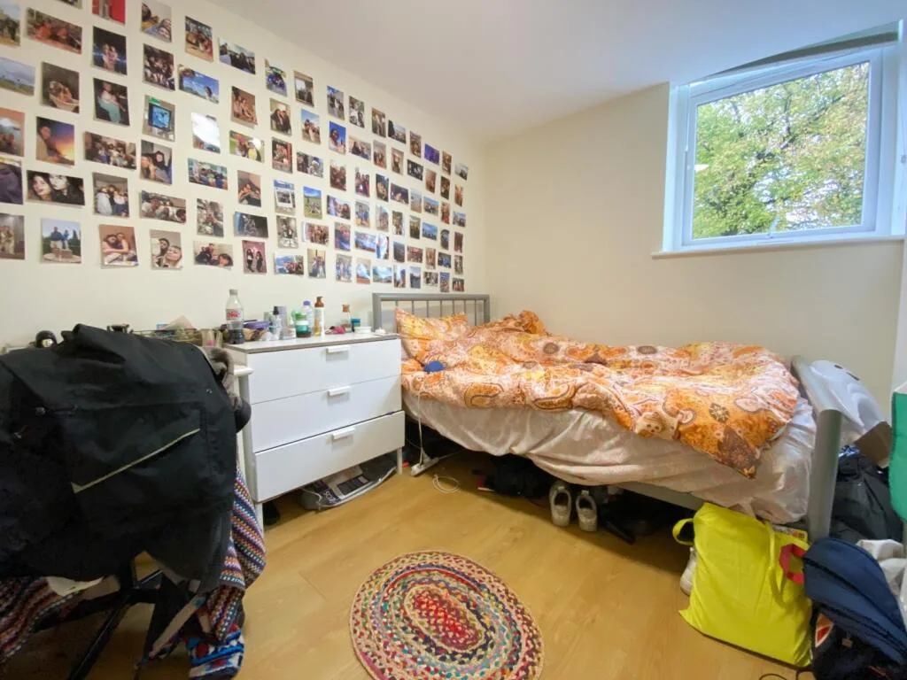 8 bedroom terraced house for rent