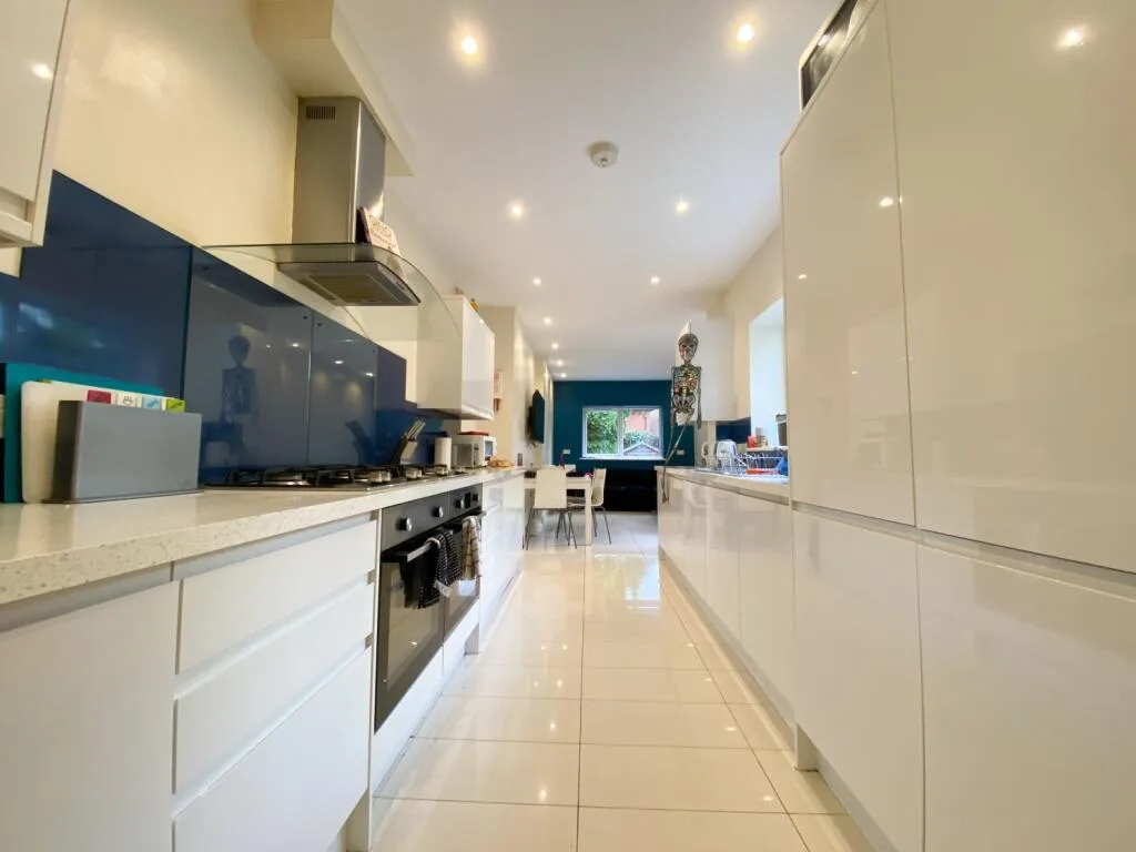 8 bedroom terraced house for rent