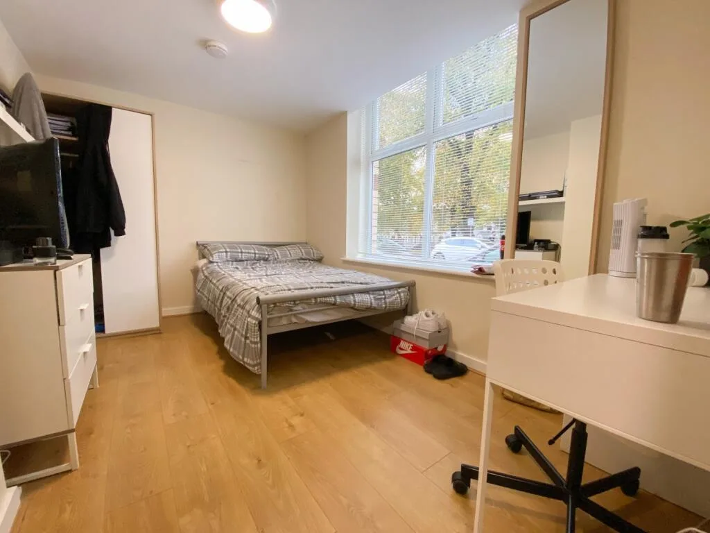 8 bedroom terraced house for rent