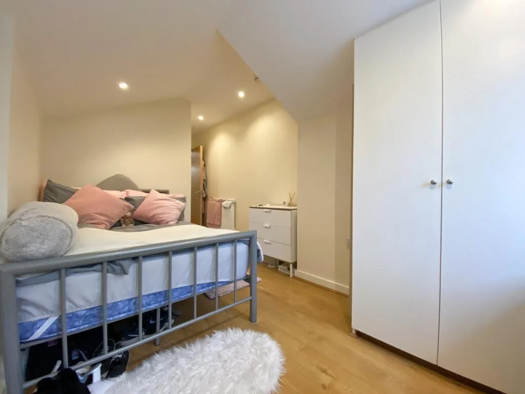 8 bedroom terraced house for rent