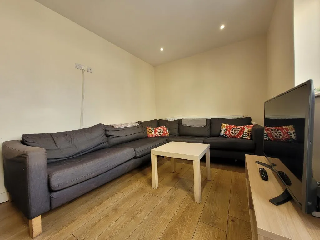 7 bedroom terraced house for rent