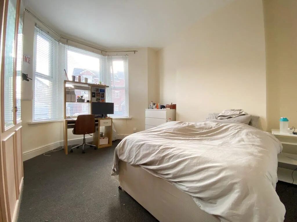 6 bedroom house for rent