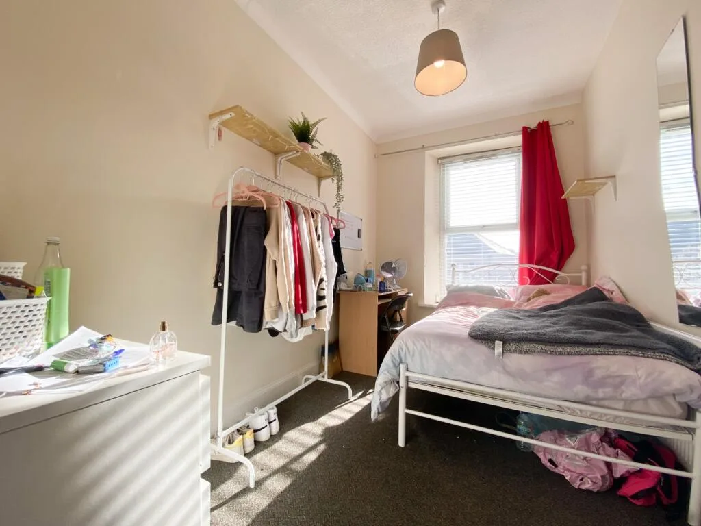 6 bedroom house for rent
