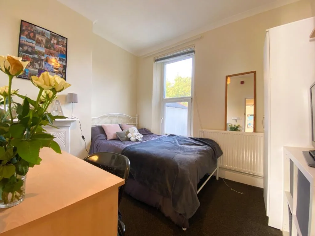 6 bedroom house for rent