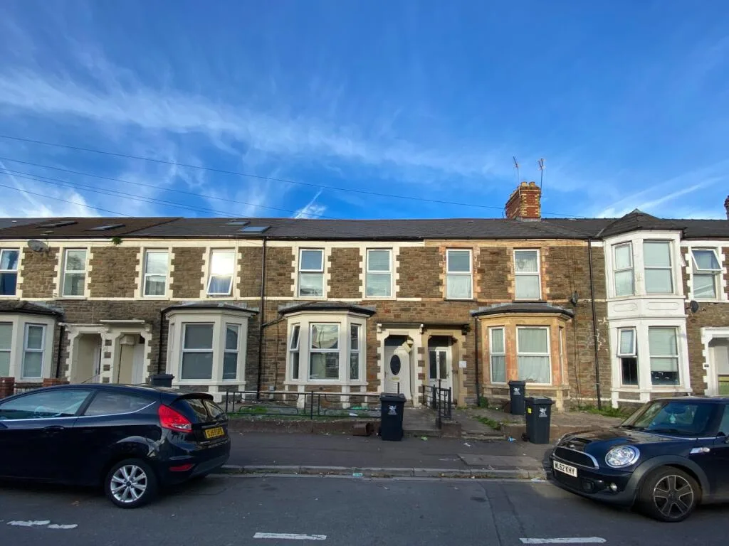 6 bedroom house for rent