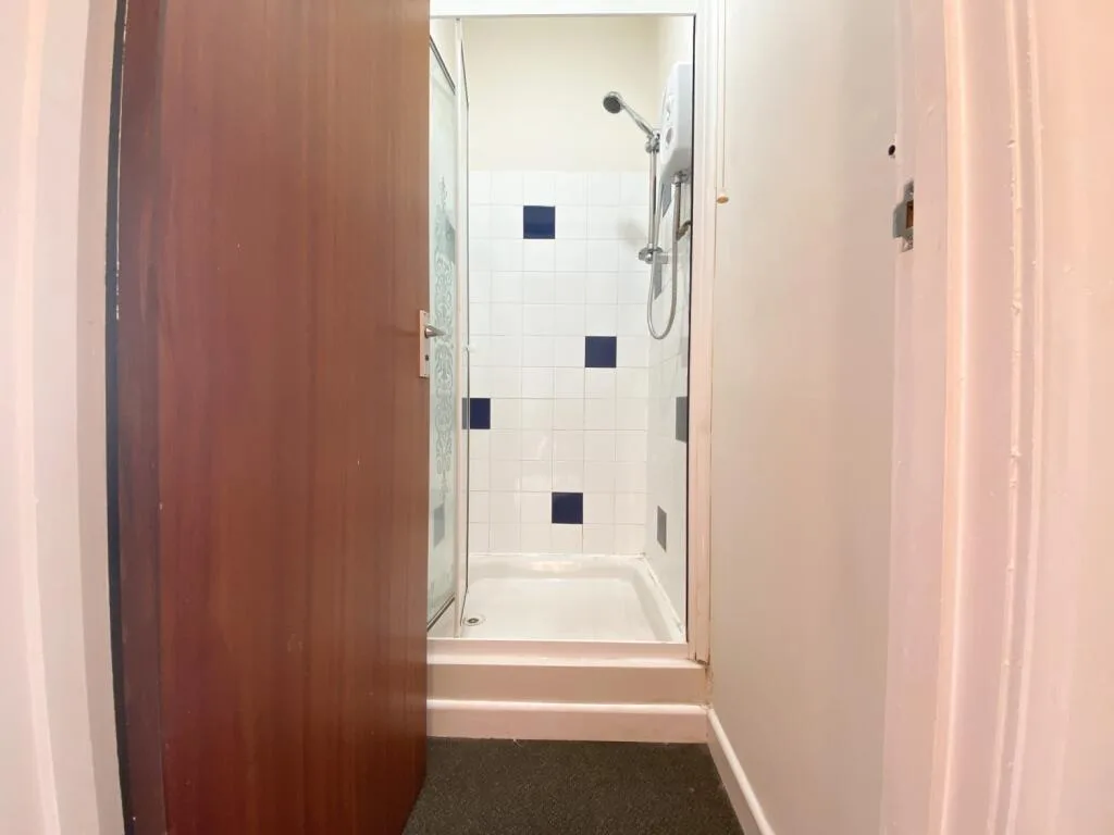 6 bedroom house for rent