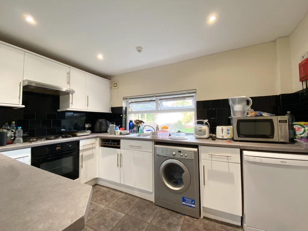 6 bedroom house for rent