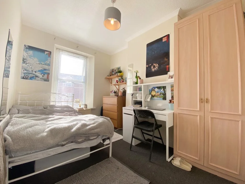 6 bedroom house for rent