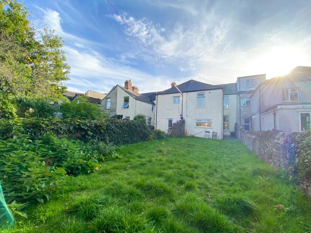 6 bedroom house for rent