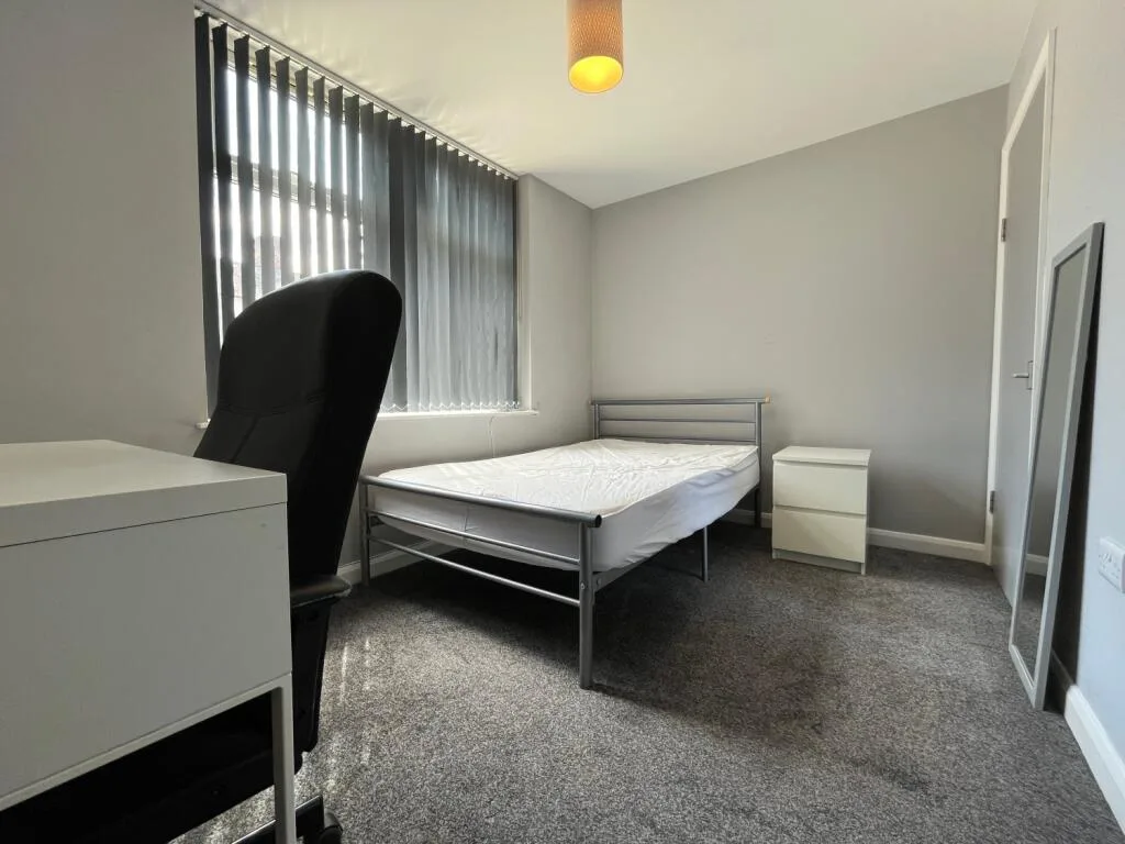 8 bedroom terraced house for rent