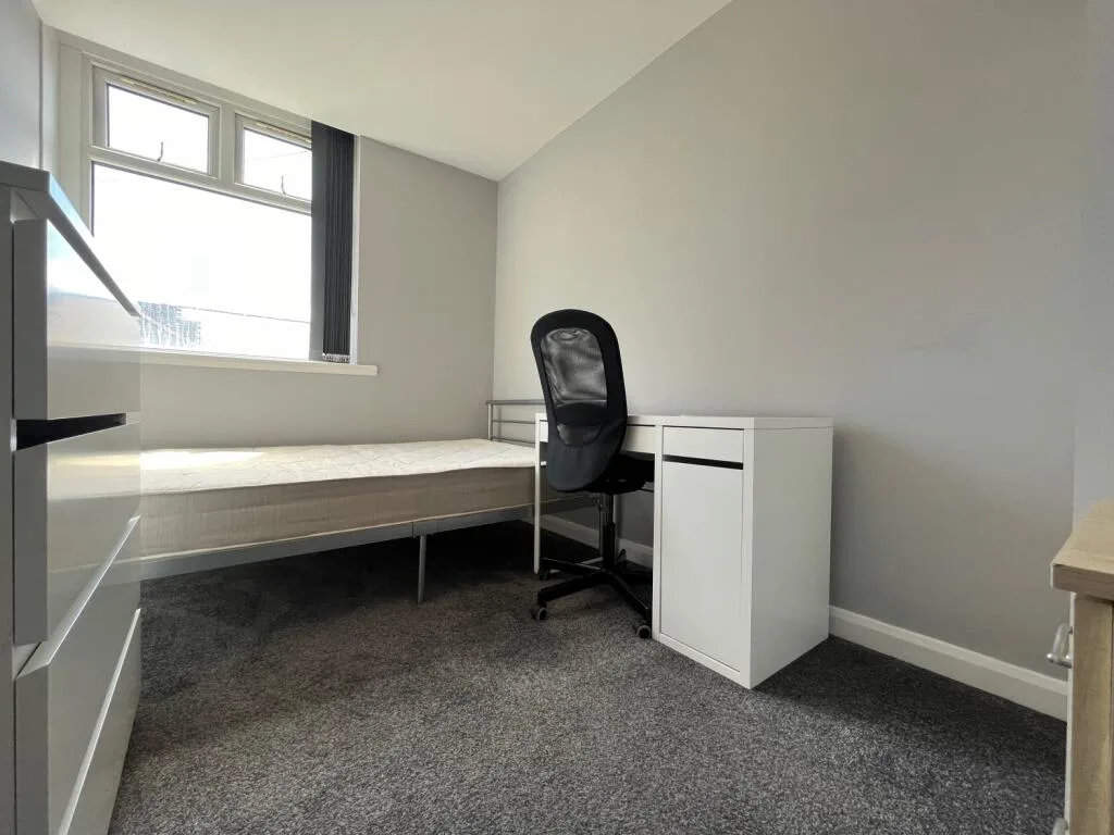 8 bedroom terraced house for rent