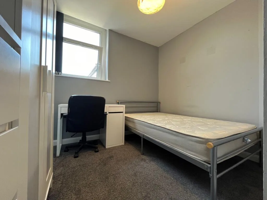 8 bedroom terraced house for rent