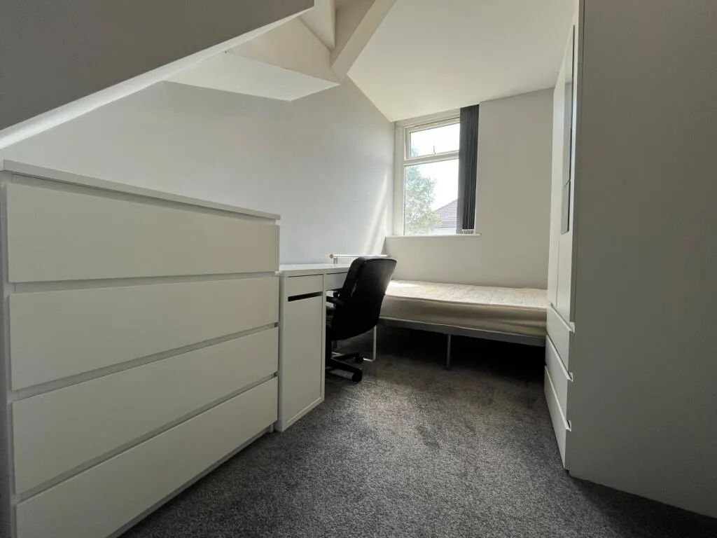 8 bedroom terraced house for rent