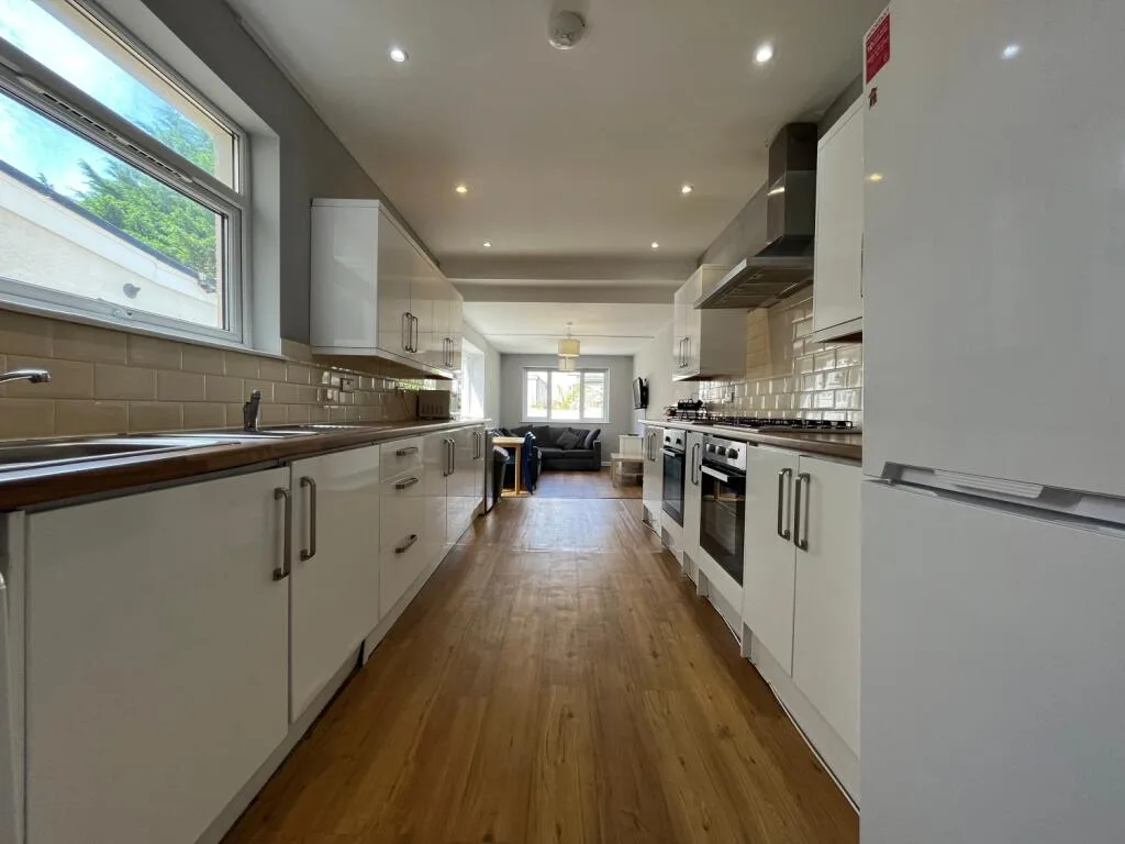 8 bedroom terraced house for rent
