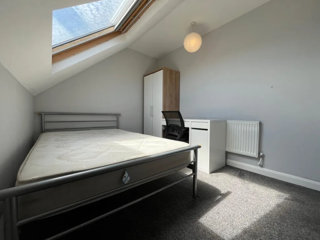 8 bedroom terraced house for rent
