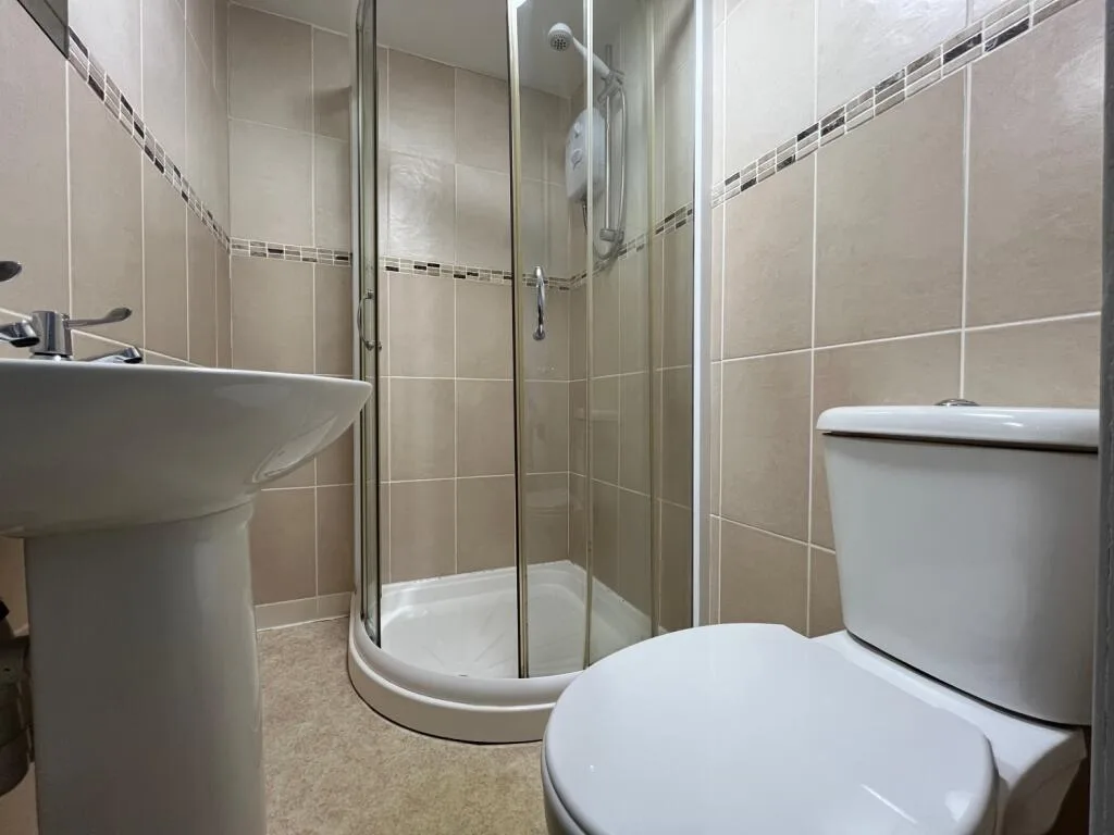 8 bedroom terraced house for rent