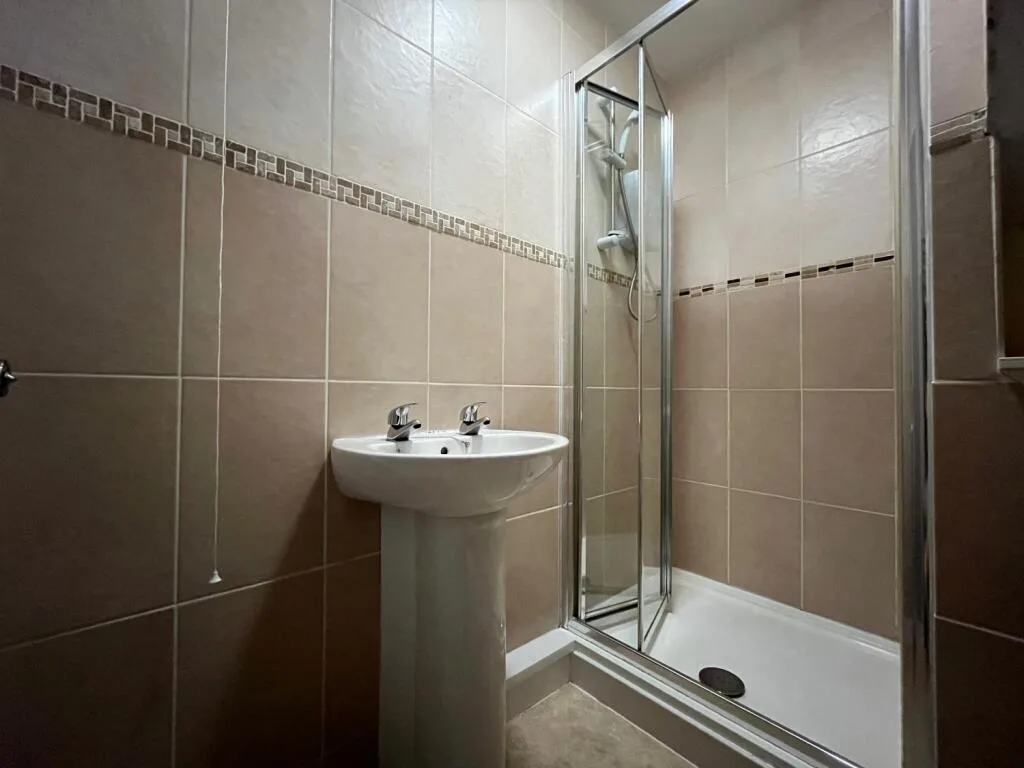 8 bedroom terraced house for rent