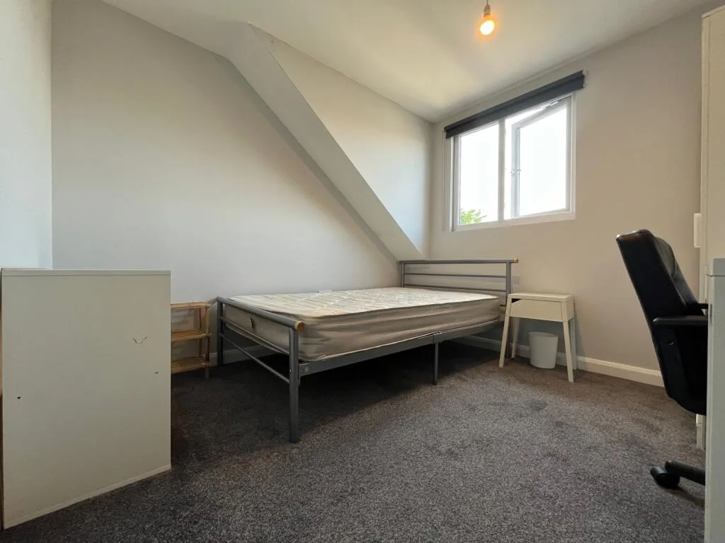 8 bedroom terraced house for rent