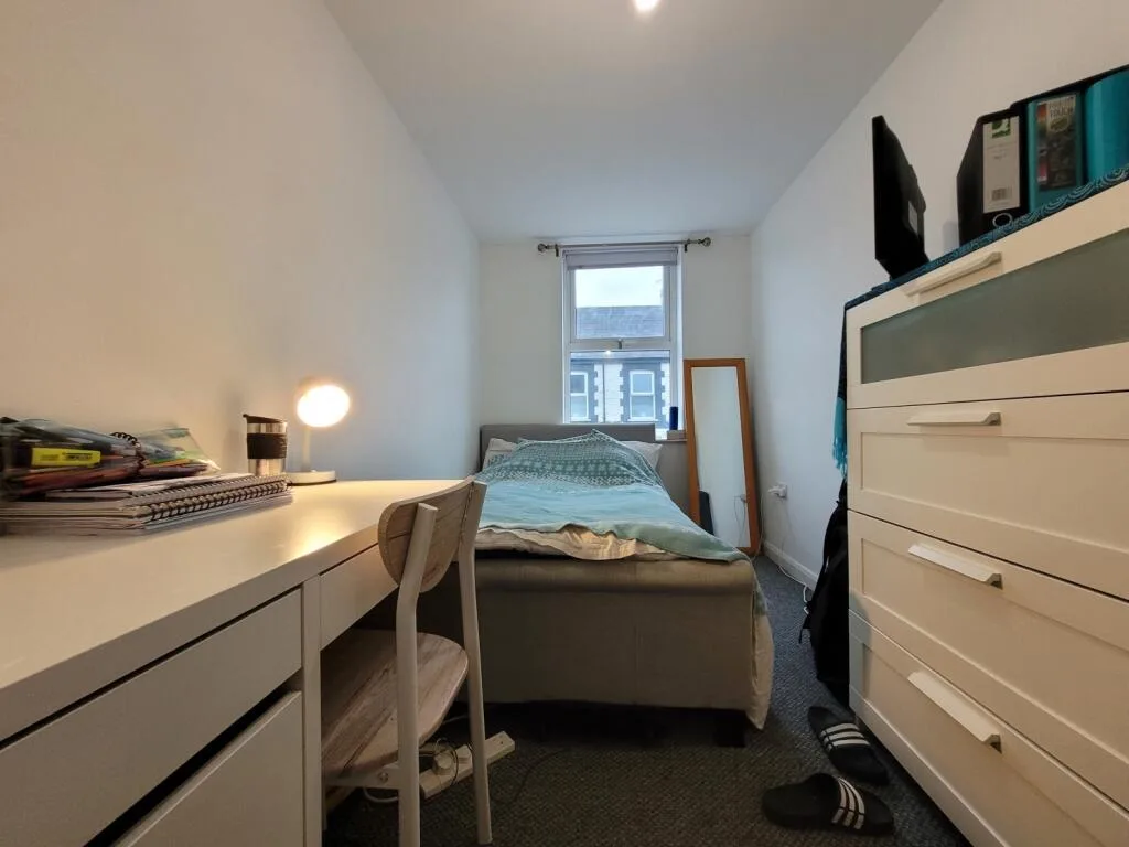 8 bedroom terraced house for rent