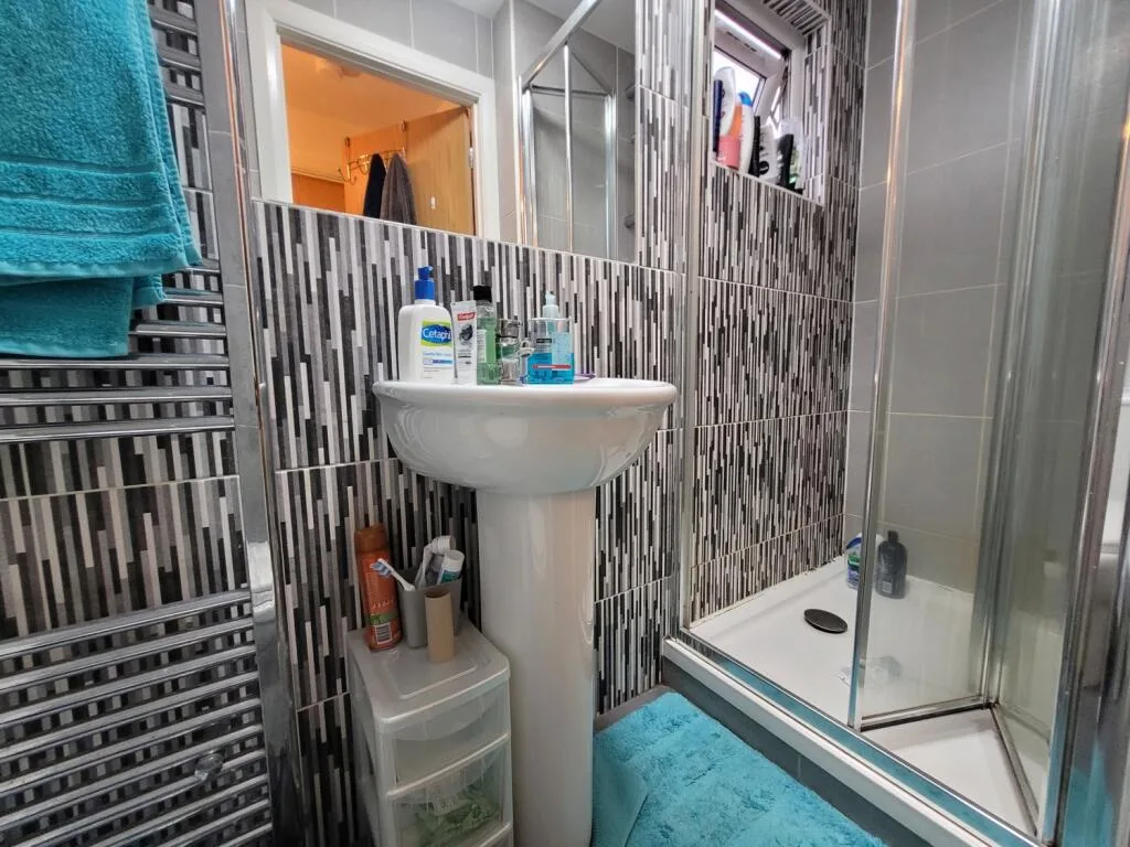 8 bedroom terraced house for rent