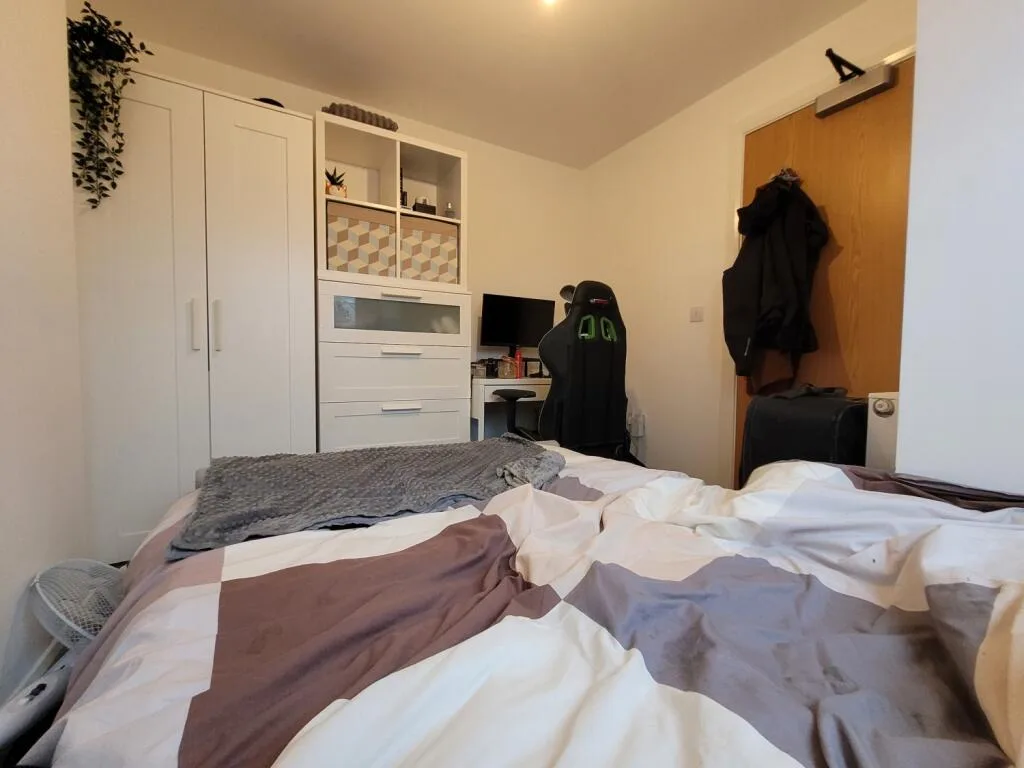8 bedroom terraced house for rent