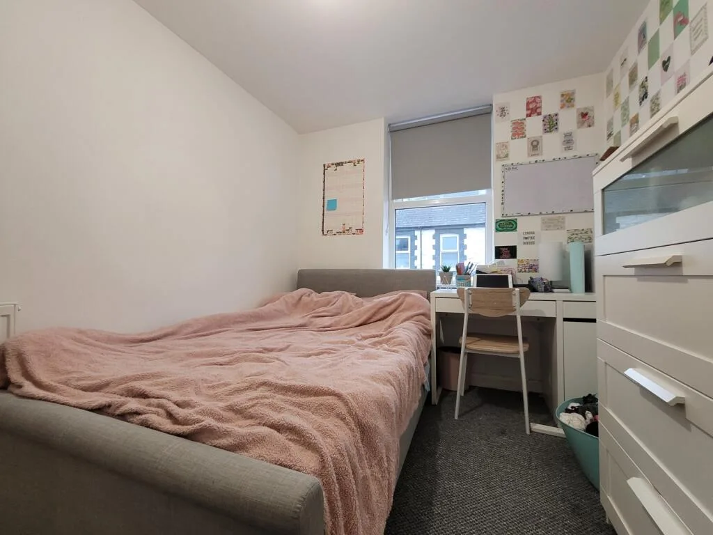 8 bedroom terraced house for rent