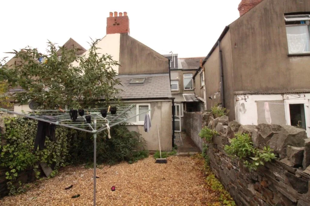 7 bedroom terraced house for rent