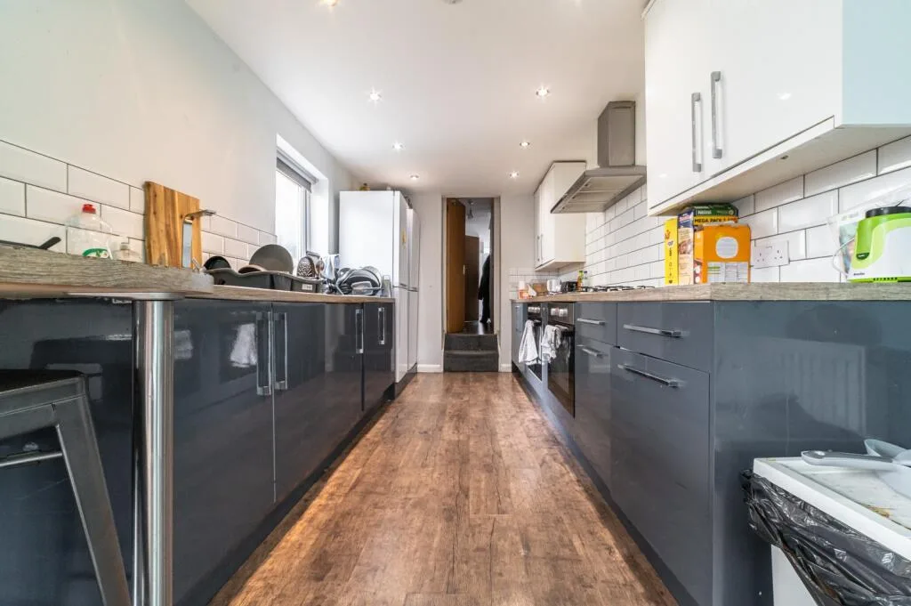 8 bedroom terraced house for rent