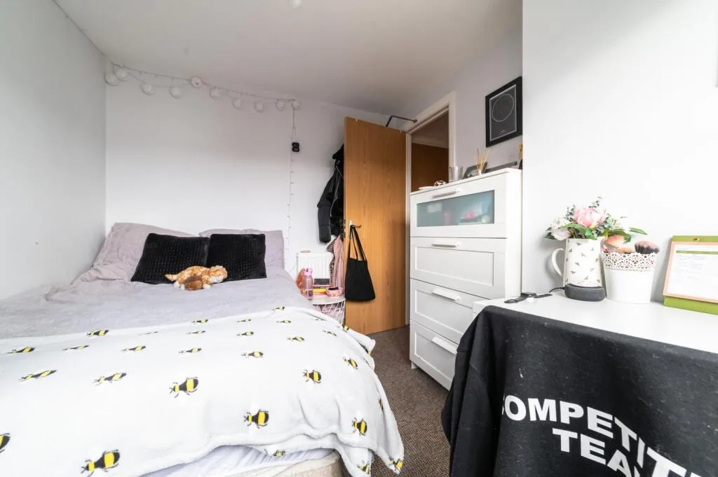 8 bedroom terraced house for rent