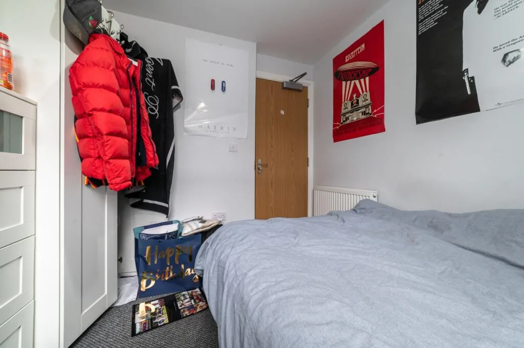 8 bedroom terraced house for rent