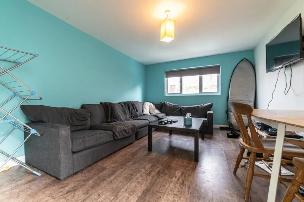 8 bedroom terraced house for rent