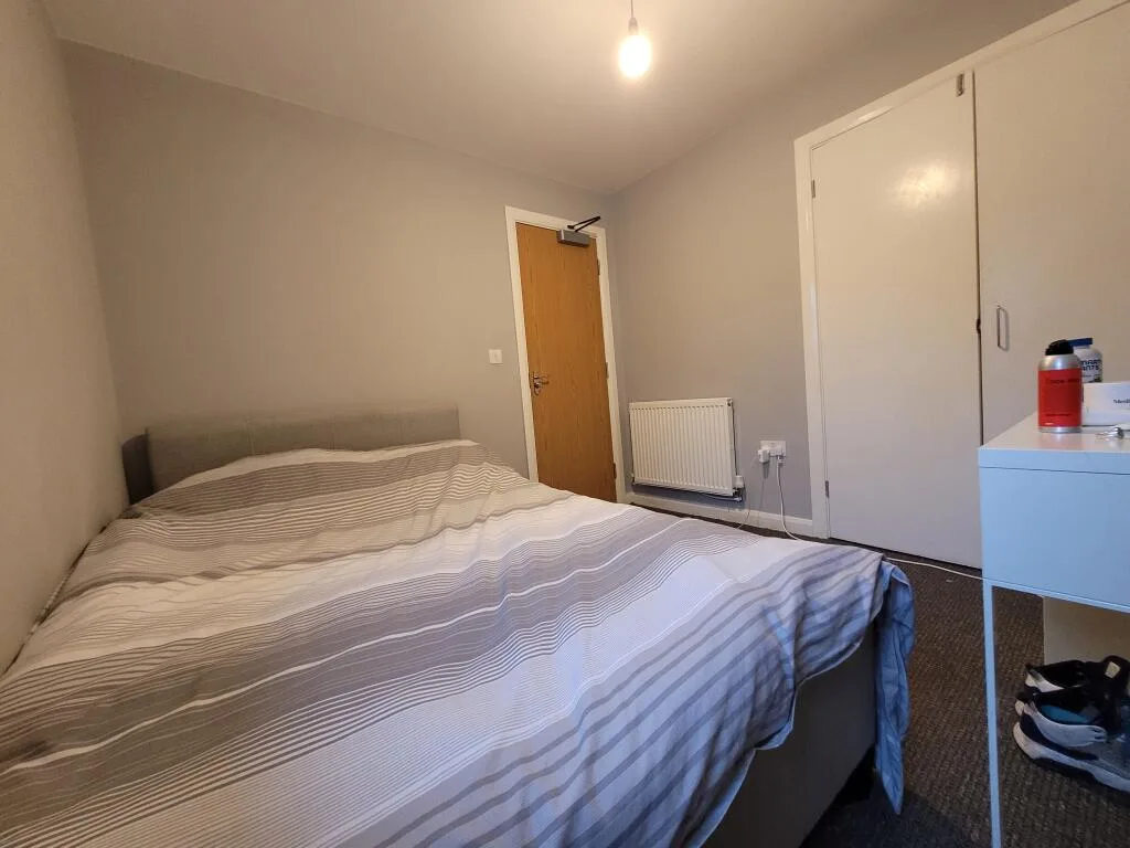 8 bedroom terraced house for rent