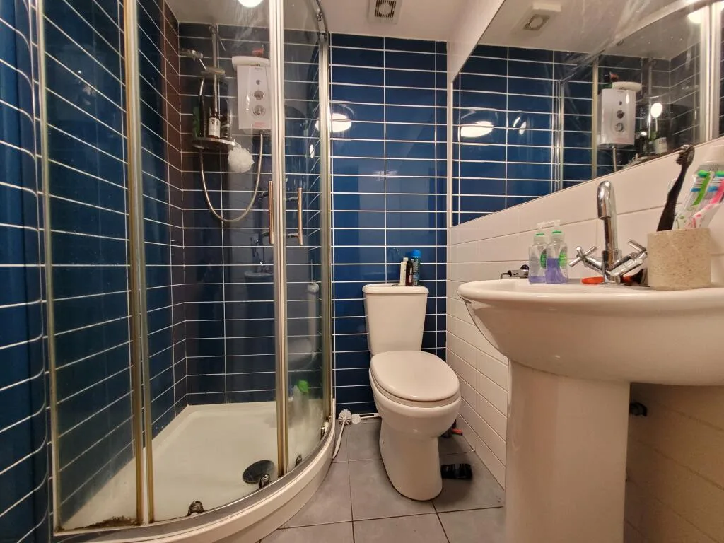 8 bedroom terraced house for rent
