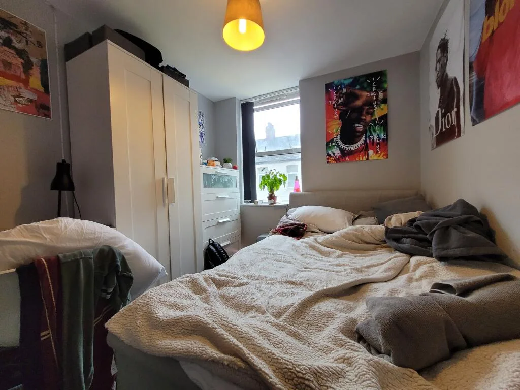8 bedroom terraced house for rent