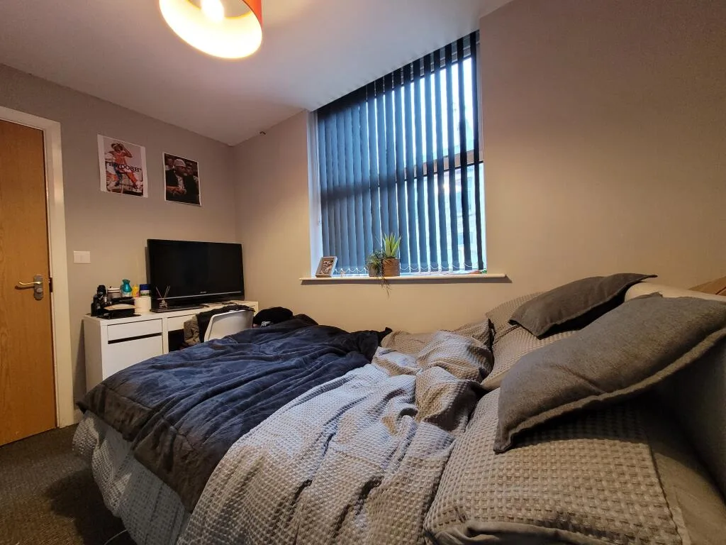8 bedroom terraced house for rent