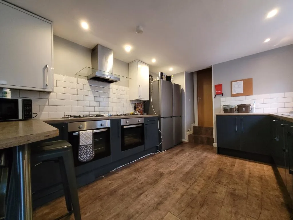8 bedroom terraced house for rent
